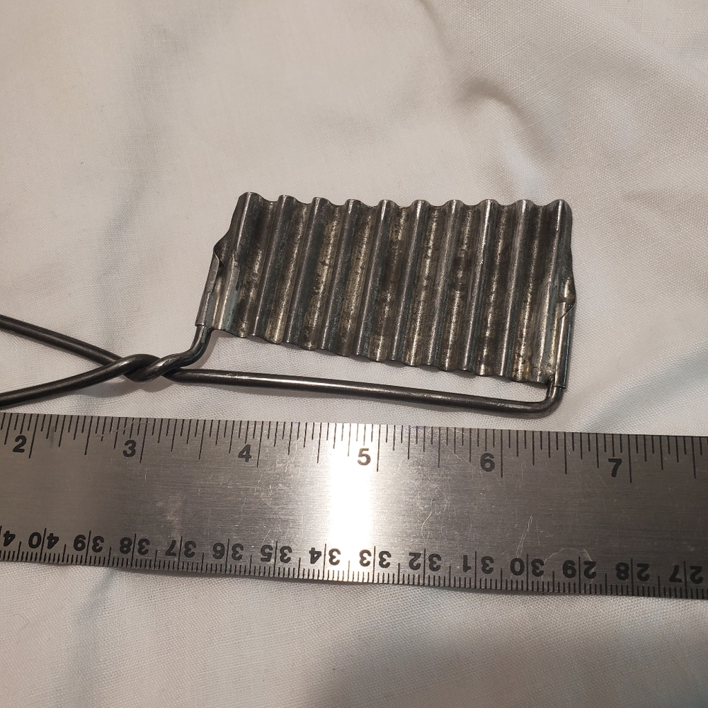 Vtg Lot of Kitchen Tools Garnisher Dough Roller 2 3 Tine Forks Set Measure Cups - Picture 10 of 13